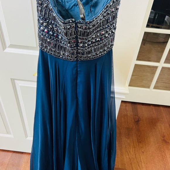 Sherri Hill Elegant Navy beaded Gown size 00 - Picture 7 of 12